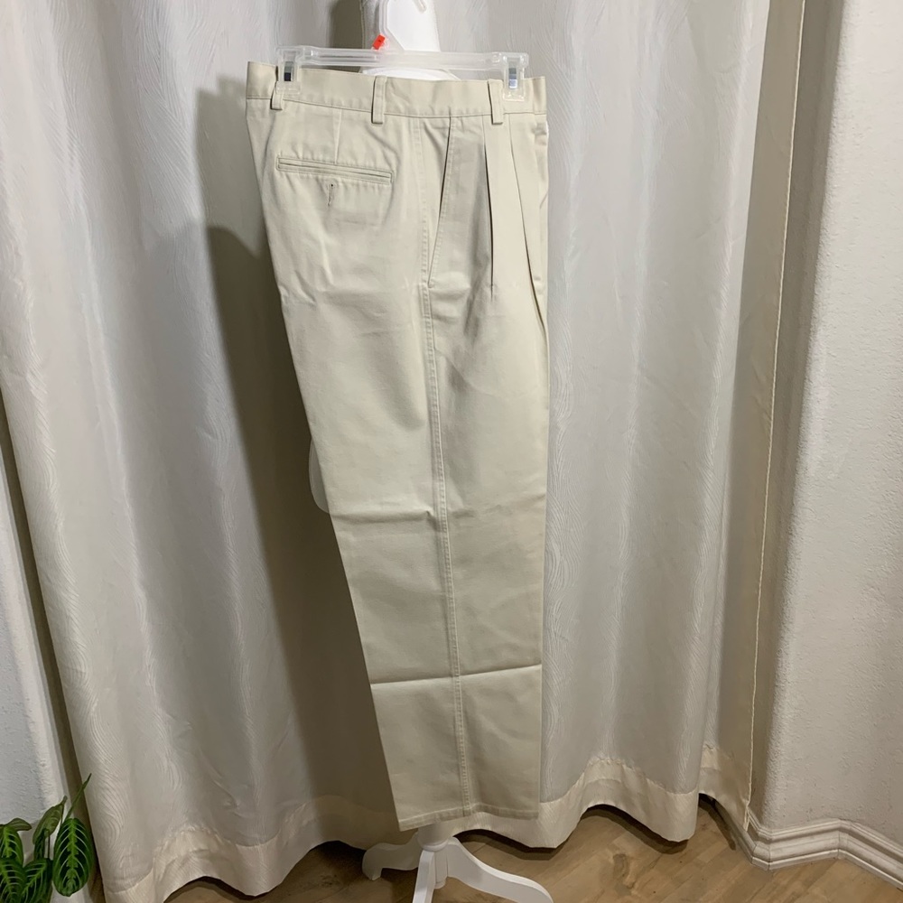 Nordstrom Khaki Men’s Pants. New with out Tag.  100% Cotton.  Pleated.